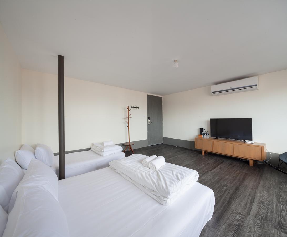 Thunder Bird Hostel Chiang Mai Exteriör bild